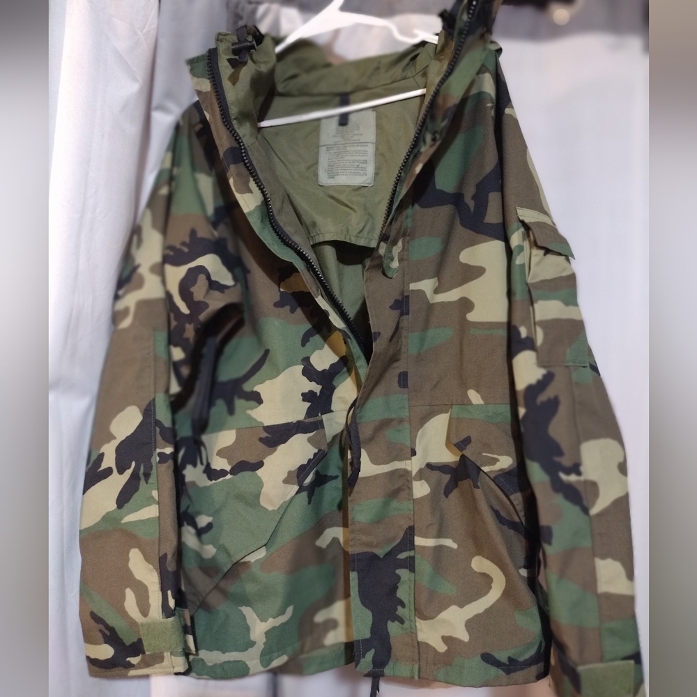 Brand new camo snow boarding jacket